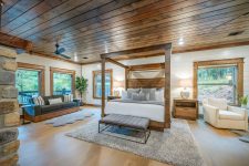 Bedroom at Broken Branch Lodge