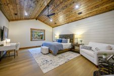 Bedroom at Broken Branch Lodge